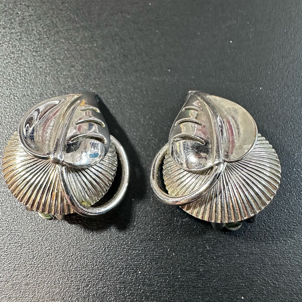 CORO Silver Vtge Clip-On Earrings with leaf design #266